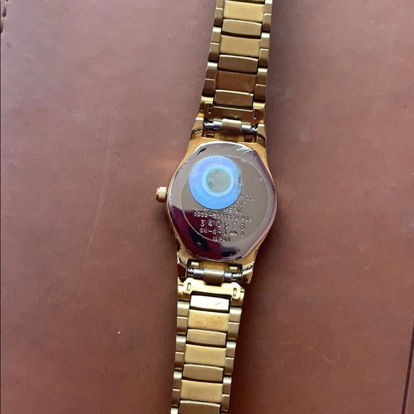 COPY - Woman citizen watch main image 4